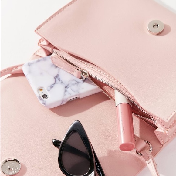 Urban Outfitters Ellie Modern Crossbody Bag - Picture 4 of 10